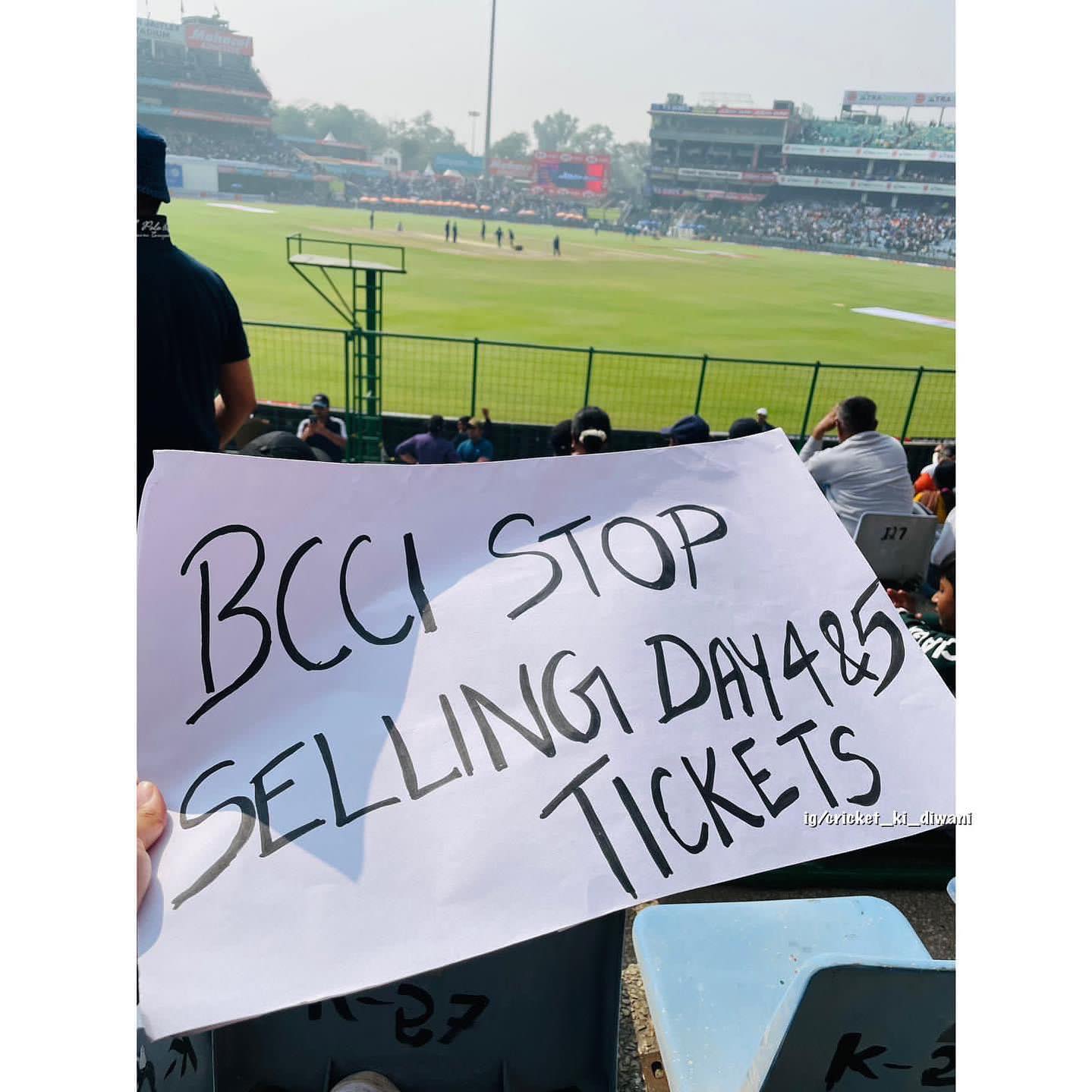 Aussies cleaned up on Day 3 again. This series used to be entertaining. #indiavsaustrailia #testcricket