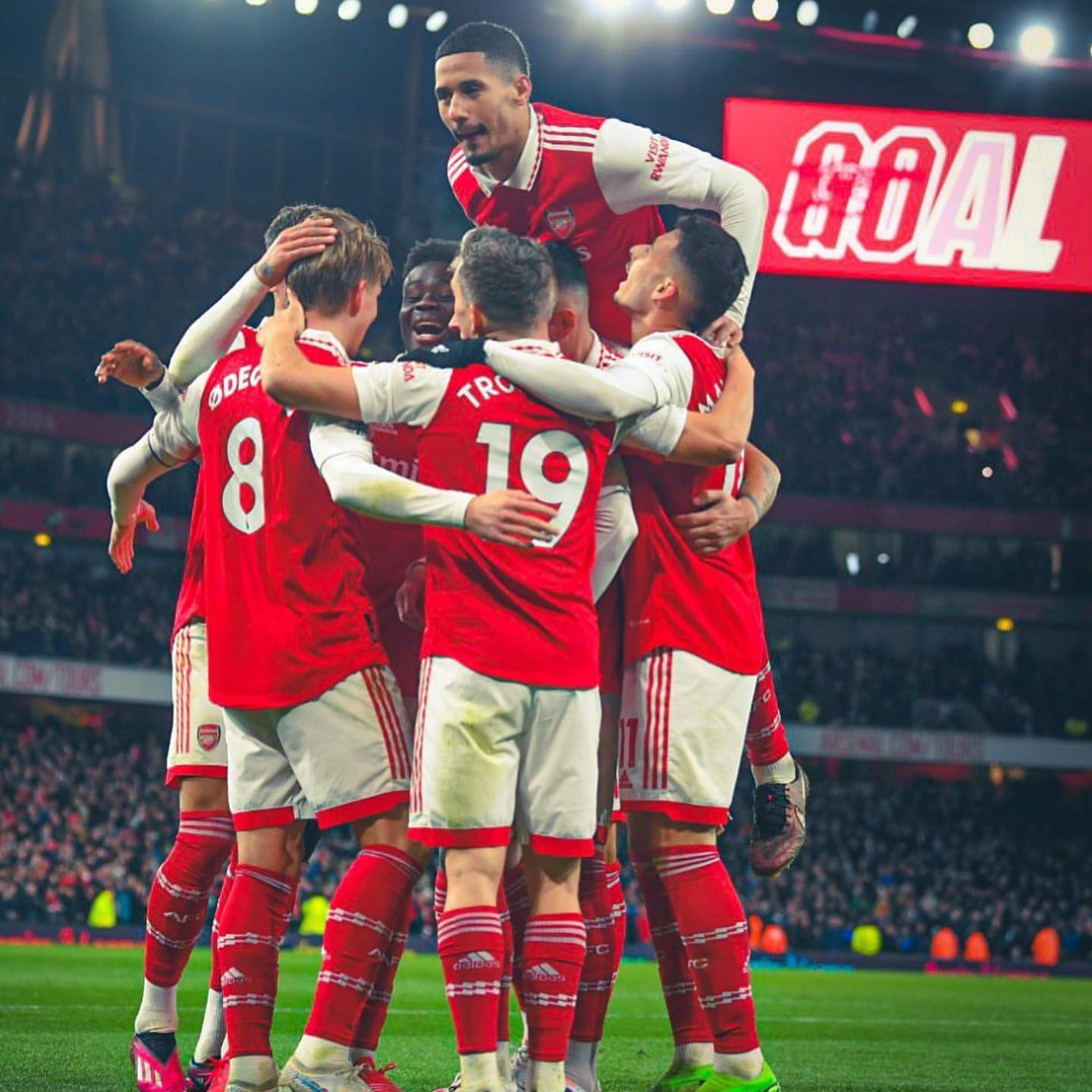 Arsenal Thump Everton 4-0. The Madresah is not closing. Gunners moving. Good win for Liverpool finally as we enter the ides of March . In the FA cup the MANCS beat West Ham 3-1 and Spurs lost to Sheffield United. The MANCS are going for the Quadruple they say #arsenalvseverton #liverpoolvswolves #epl