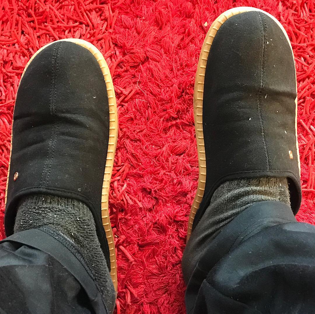 Yesterday in the Masiet a guy offered my top dollar for this. He said Yoh that's a authentic Free Toes 1990 OG deadstock chample. He said don't you have a locker for this, The okes will slik it. He said I got all colors even the leather but im missing the black one. Watta thing