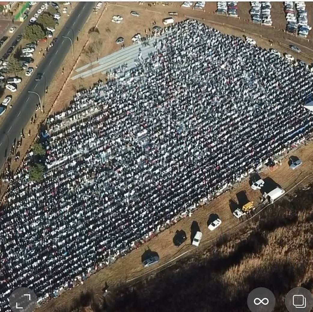 Drone footage of the Lenasia Eidgah#eidgah #lenasia #lenz #eid #eidday #ramadan #jhb  #southafrica #eidsalah #eidaroundtheworld