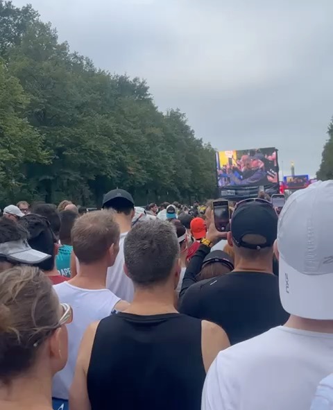 Action from The Berlin Marathon by @ebrahimlambat . Well done to our local SA contingent that completed it. How was it #marathon #berlin #berlinmarathon #run #runsa #runningsa #runninglife #berlincity #running #marathonrunner