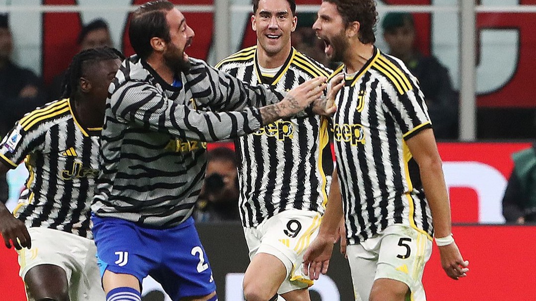 AC Milan 0 Juventus 1. A big win for Juve last night at the San Siro against a 10 man Milan. But wel take it. The much welcomed 3 points after the Fagioli betting scandal and Pogba issues. Juve had some good chances as they took advantage of the Milan Red card. Milan had a man sent off after Keane was fouled. Locatelli gave Juve the lead with a powerful deflected strike. This was enough for the Bianconeri. Well done Juve. Forza Juve#juventus #juve #seriea #acmilan #acmilanvsjuventus #sansiro
