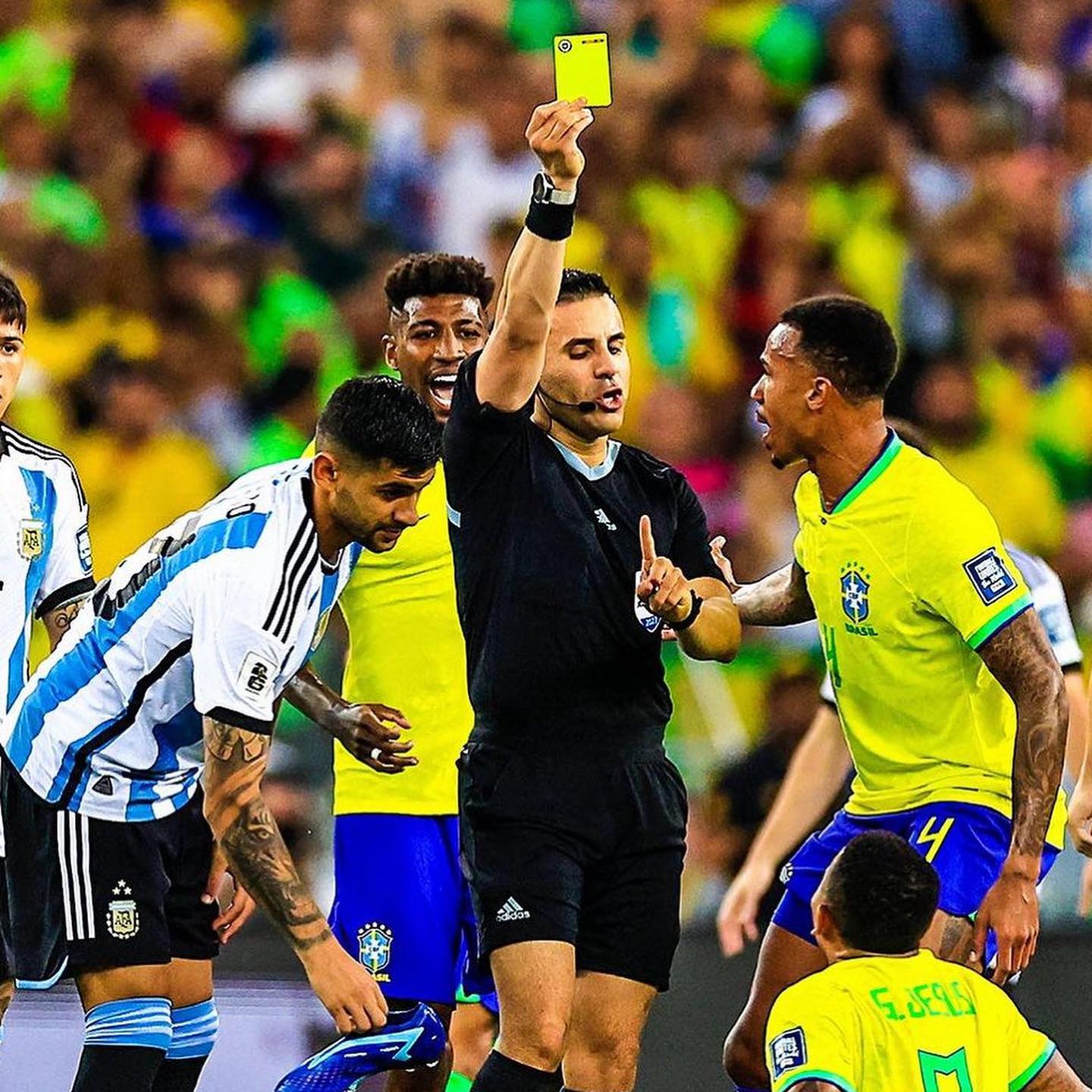 Heavy Scenes at the Maracana last night as Argentina beat Brazil 1-0. Police used batons to break up fights in the crowd. #brazilvsargentina #argentinafans #police #policevsargentinafans