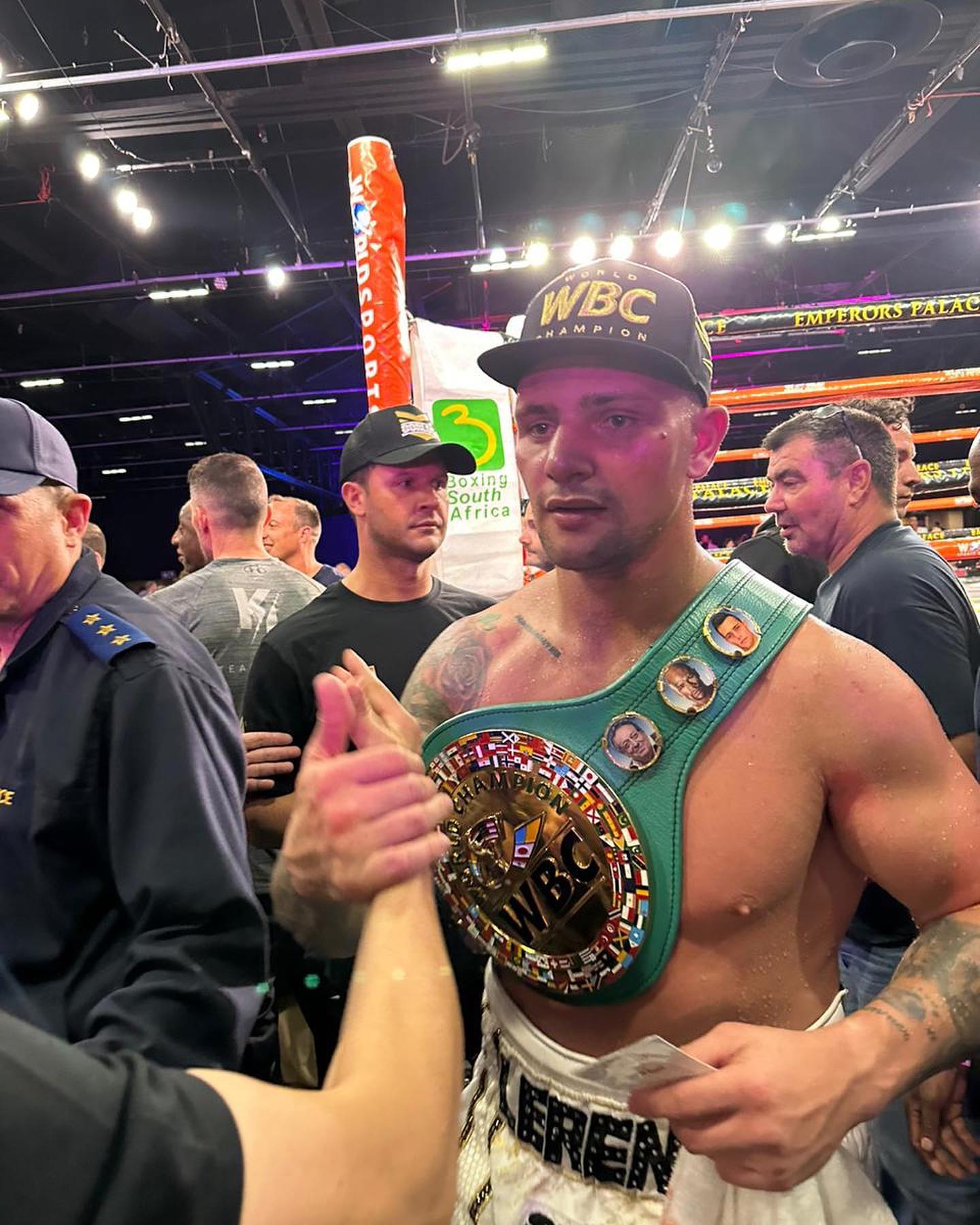 Kevin Lerena beats Senad Gashi in 12 rounds at Emperors Palace last night to become WBC Interim Bridgerweight Champion. The 0018 guys on the scene were the Laher bros. Lennox Lewis and Dingaan Thobela met them @ridwaan_moosa_laher #boxing #emperorspalace #lennoxlewis #dingaanthobela #kevierena