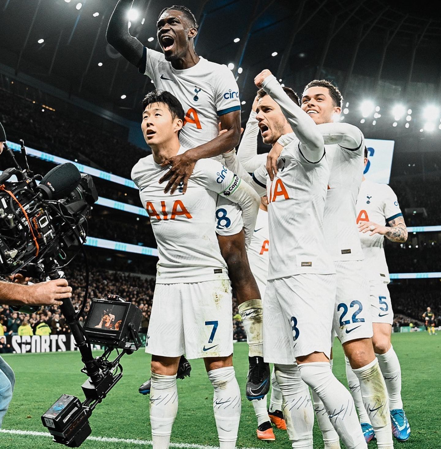 Spurs 4 Newcastle 1. Yoh the COYS. Good result this man. I was watching with a Spurs chap from London. Spurs were on fire . Earlier Citeh came from a goal down and beat Luton. Everton best Chelsea 2-0. Another top result for Everton. In Serie A Roma and Fiorentina drew 1-1. In La Liga Barcelona suffered a shock loss to Gironde 4-2. This week is Champions league and the final match days. #spursvsnewcastle #epl #coys #evertonvschelsea #lutonvsmancity #citeh #barcelonavsgerona #romavsfiorentina