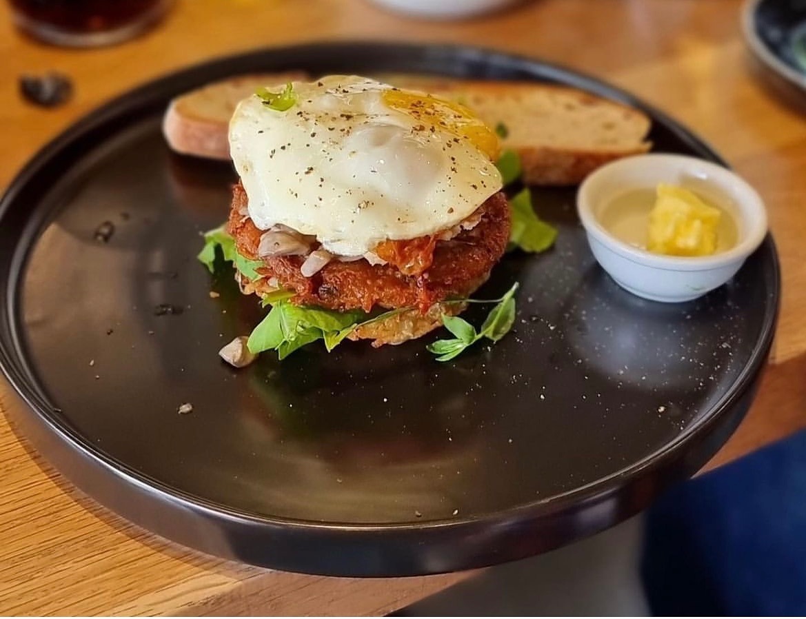 Rosti with chicken mushrooms and chicken sausage for breakfast @bootleggercoffeecompany in Seapoint #halaal #breakfast #breakfastideas #rosti #chicken #chickenrosti #seapoint #capetown #capetownfood #foodincapetown #halaalcapetown #earlymornings