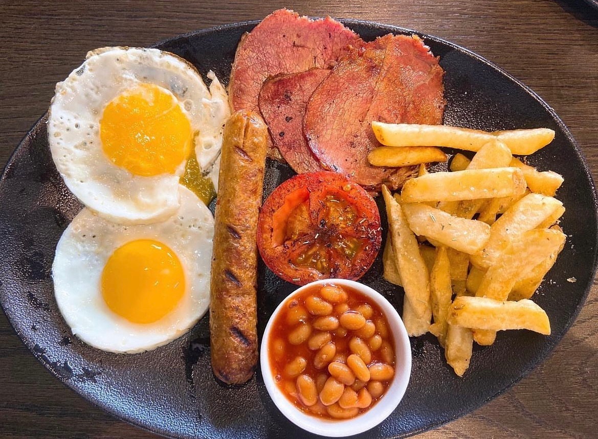 Breakfast at Mugg & Bean Killarney Mall #halaal @muggandbean_killarney #fridays