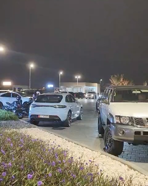 🇦🇪 Check out the new Food Park in Al Ain,UAE called “By The Syde” by @uthmaan__  @bythesyde #food #foodparks #Alain  #uae #emirates #foodpark #bythesyde #dubai #travel #travelgram #instatravel #travelblogger #travelphotography #instagood #abudhabi