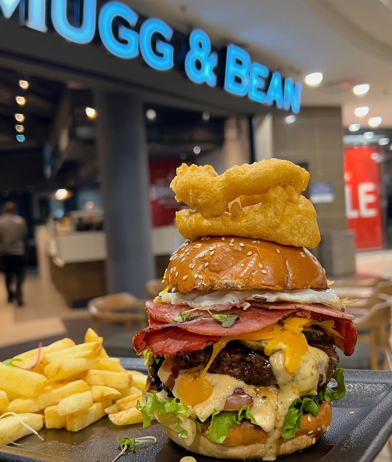 Big Daddy Burger at Mugg and Bean Killarney Mall #halaal . . Layered with Gherkins, tomato, burger mayo, red onion & lettuce. With a fried egg, Macon and cheddar. Topped with battered onion rings #burger #burgertime #bigdaddyburger