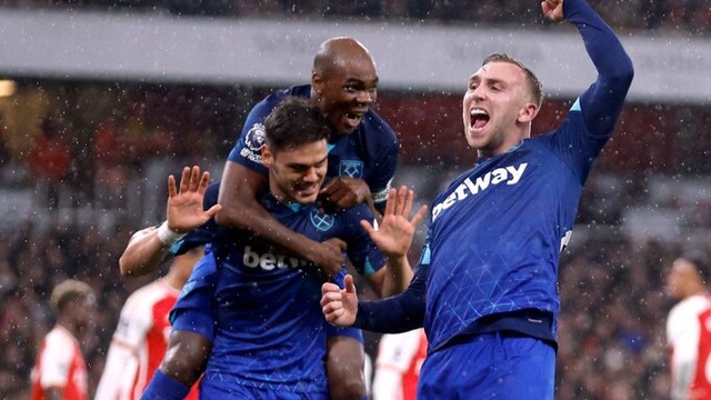 Arsenal 0 West Ham 2 and Brighton 4 Spurs 2. Warrepened Keegan. I always said for Arsenal Madressah and Darul Uloom are two separate institutions. They still in Madds. As for the COYS. Well.COYS ARE COYS. Yoh. Surprise Results