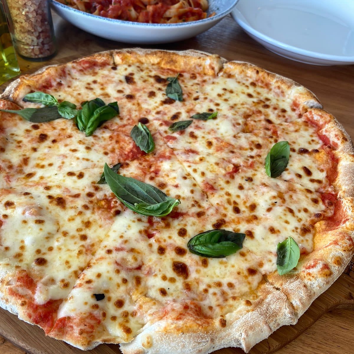 When in Knysna Nothing like a Margherita pizza at Pizza E Vino @pizzaevino_ #pizza #pizzalover #margherita #knysna #knysnaheads #knysnafood