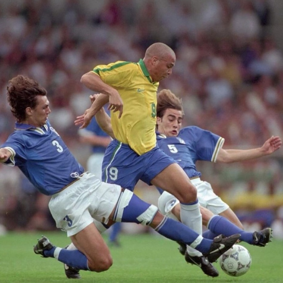 Best Defence vs Best Attack in one pic. R9 Ronaldo tackled by Cannavaro and Maldini. Watta Pic. Nike “Run on Air, Walk on Water”