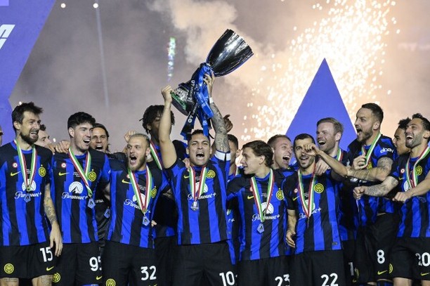 Italian Super Cup Final: Inter 1 Napoli 0. Inter beata 10 man Napoli after Lautaro Martinez swept in Pavards assist. Inter are on form and the race for the Scudetto has Juve and Milan in pursuit. The final was held in Saudi Arabia. To the Inter fan I met yesterday. Well Done :)#italiansupercup #saudiarabia #inter #interfans #interchampions #napoli #intervsnapoli
