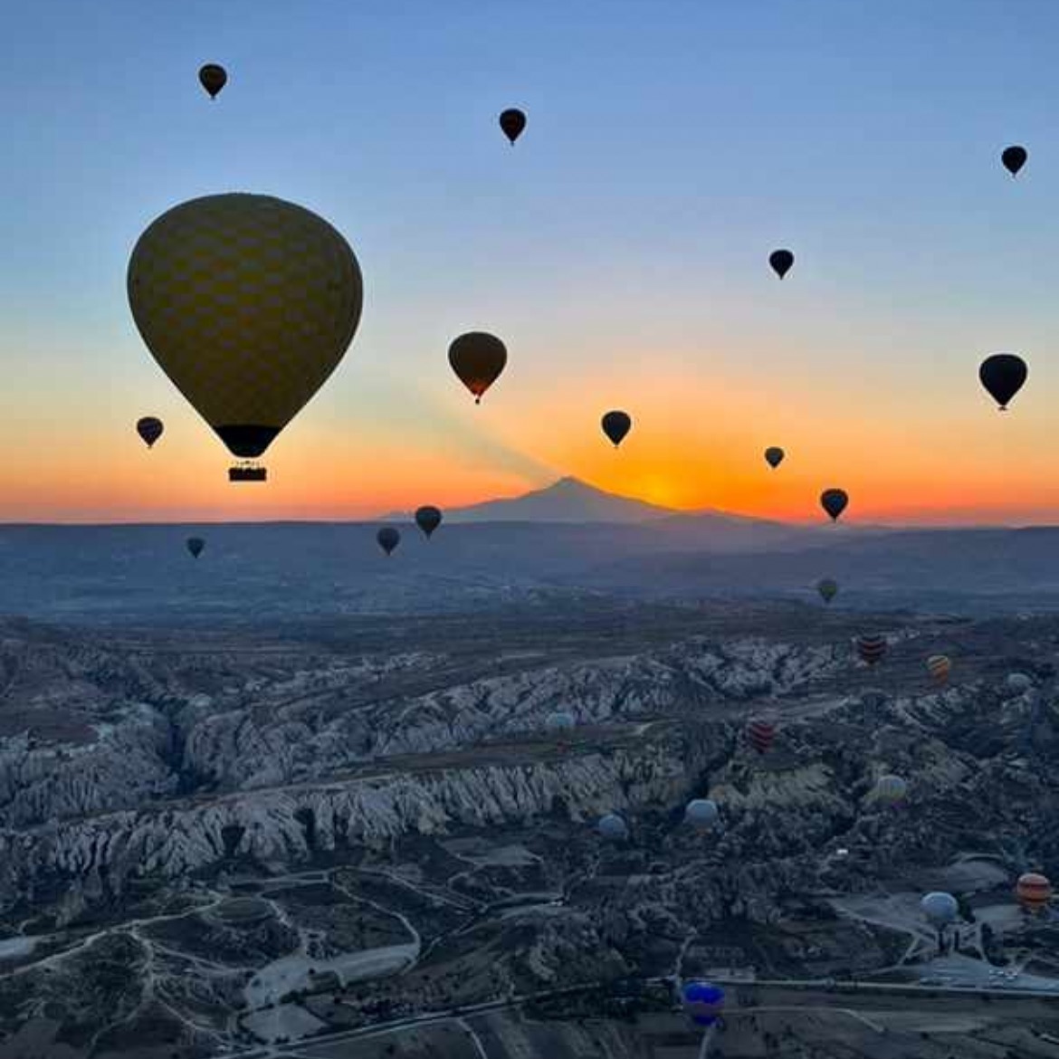 🇹🇷 Magic Sunrise in Cappadocia, Turkey#travel #travelgram #instatravel #turkey #cappadocia #adventure #hotairbaloons