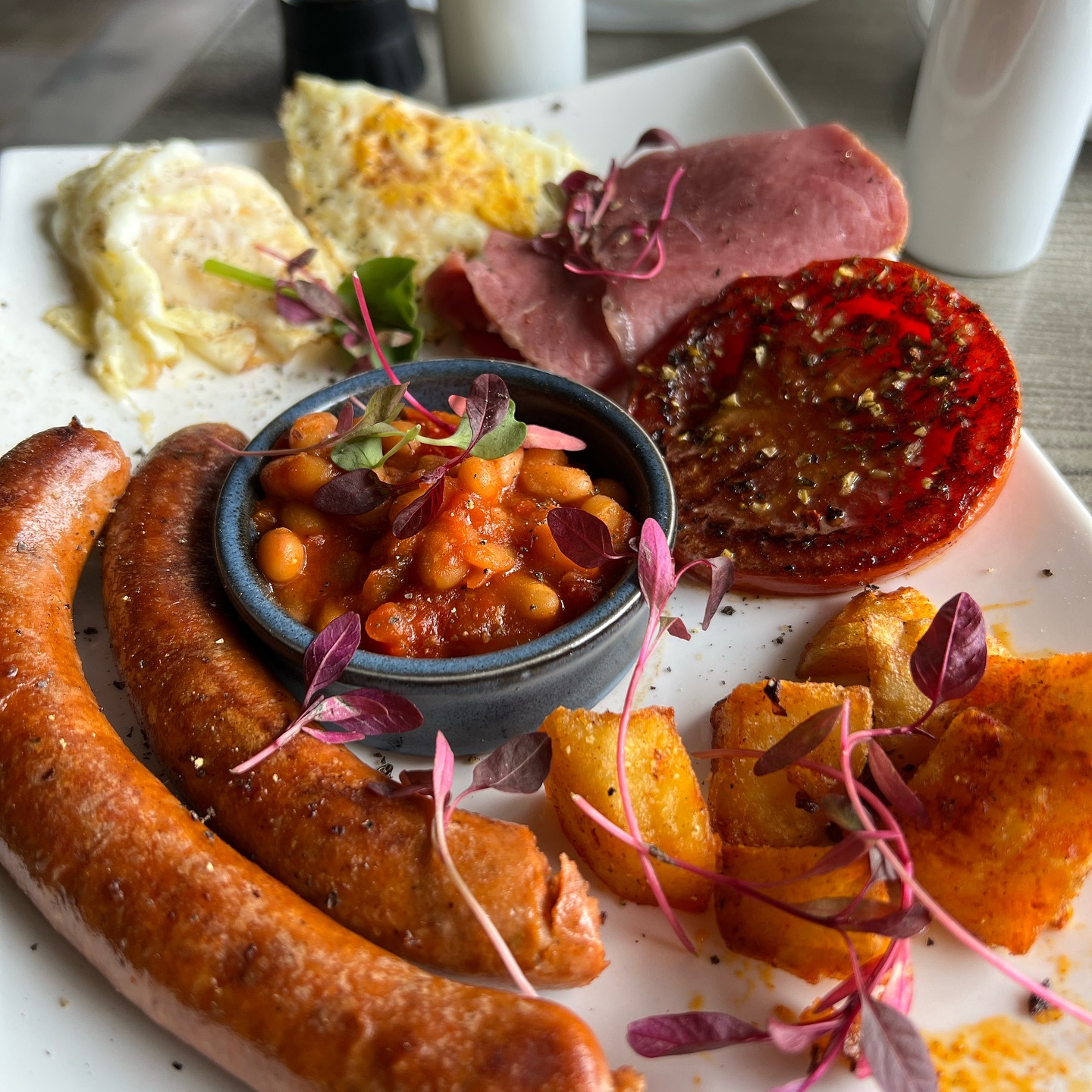 English Breakfast at @the_rooftop_cafe #halaalEggs,Spicy beans,macon,roast potato and two spicy sausages