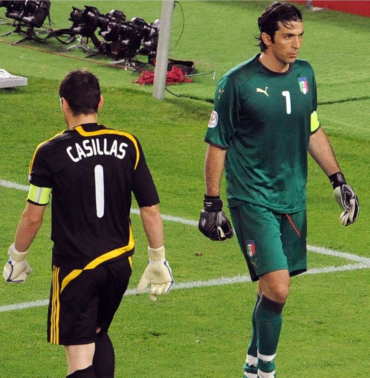 Always look Left and right when you crossing. Gigi Buffon and Ike Cassilas #legendsthatshooktheblog #ikecasillas #gigibuffon #spain #italy