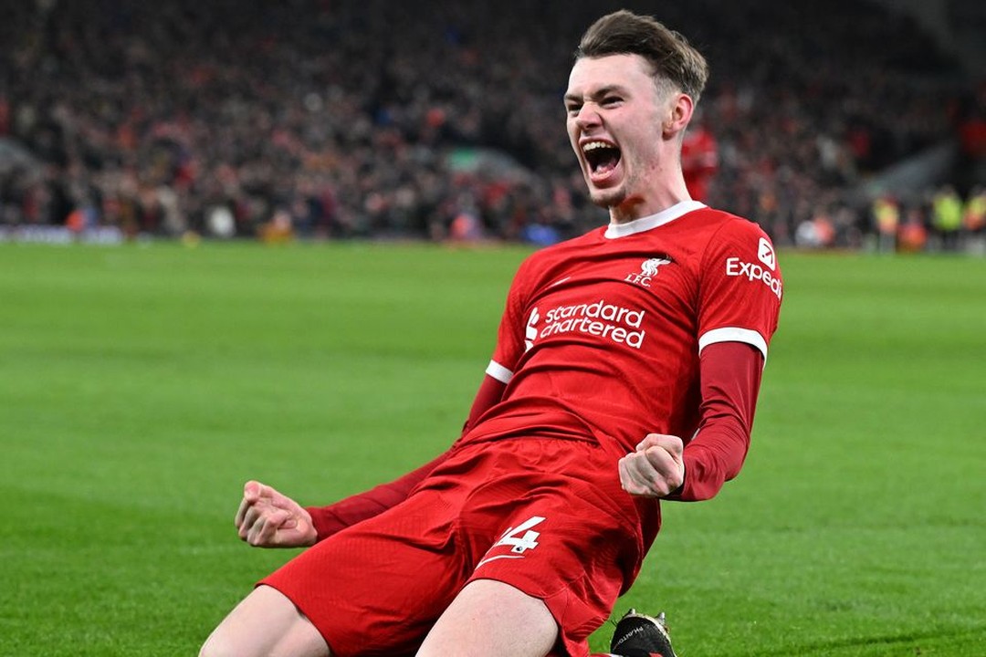 Liverpool Thumped Chelsea 4-1. Hows this lity Conor Bradley. Cool finish for a Right Back. Liverpool were rampant and Im sure Poch is the next man to get the sack.The Spurs Lads were out and about today. I seen few of them as they beat Brentford 3-2. Citeh beat Burnely 3-1. On Tuesday Night Arsenal beat Forest 2-1 and a good win for Newcastle over Villa 3-1. Jurgen Klop also reached the milestone of 200 League victories.#liverpoolvschelsea #mancityvsburnely #spursvsbrentford