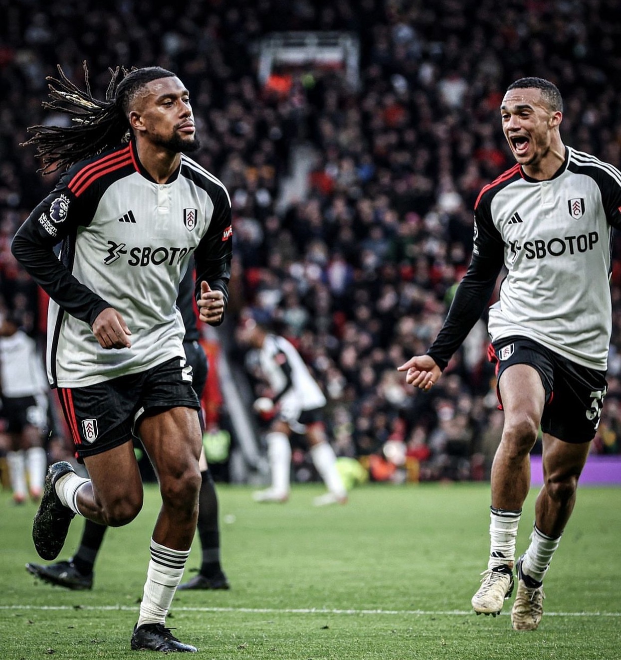 Smash and Grab. Fulham beat Utd for the first time in 15 years. I grabbed the cigarette out the toppies mouth and said How does it feel to be smash and grabbed. Then I f@&$ed off back to town. Lucky it wasn’t Ramadaan. But the MANCS were poor today. They didn’t pitch. Good wins for Villa and Palace and I see Citeh are 1up