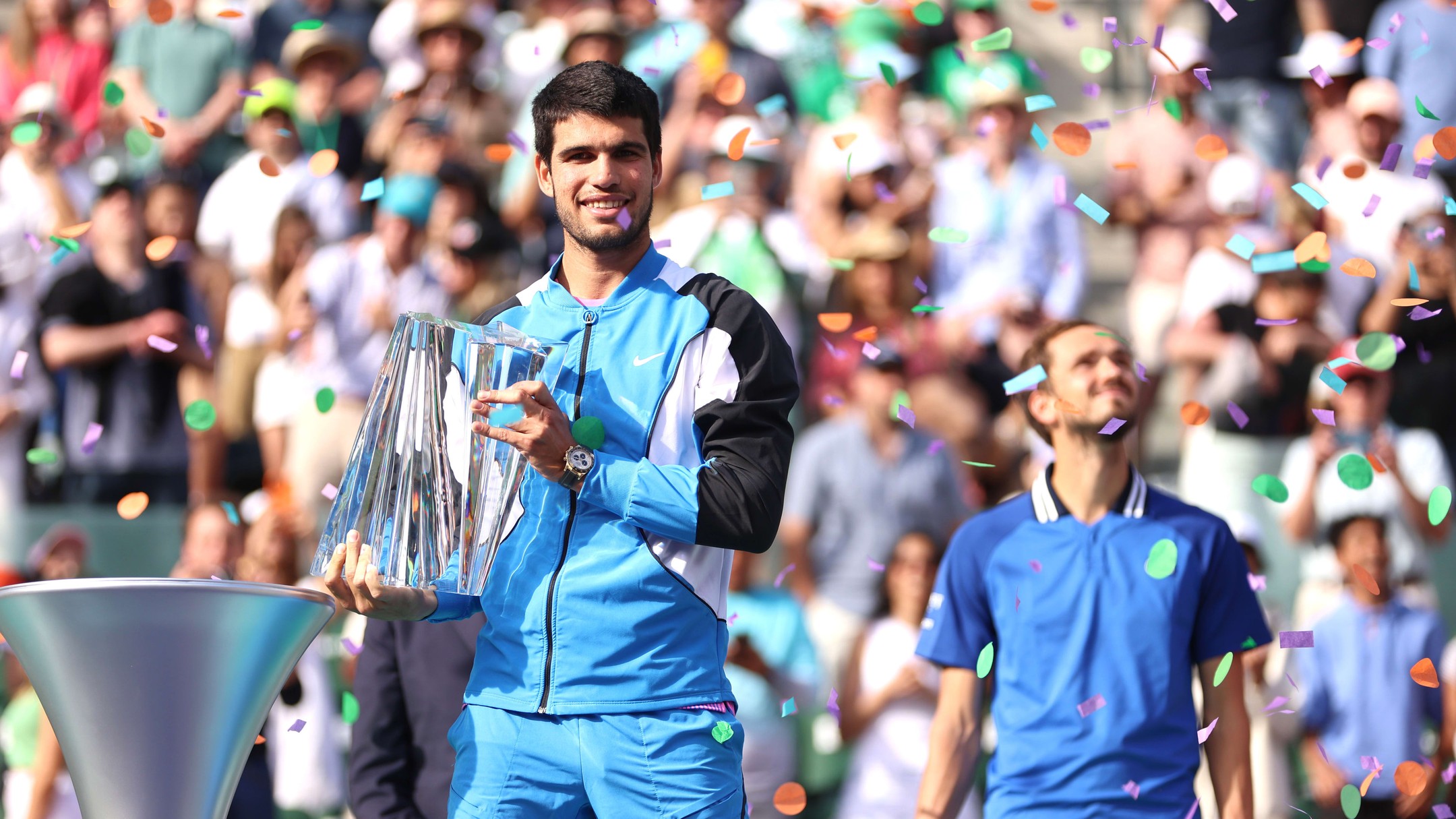 Carlos Alcaraz defeated Daniel Medvedev 7-6 (5), 6-1 to win the ATP Masters in Indian Wells. The 20 year aold won back to back titles. It was a joy to watch. Some of the shots from this guy. Jeez. Glad to see him winning again. The Scary thing is that hes only 20 :). Vamos Alcarez#alcaraz #carlosalcaraz #indianwells #atpmasters1000 #alcarazvsmedvedev