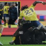Crazy Scenes in Turkey. Trabaonspor fans storm the pitch and attack Fenebache players. Whats your thoughts?