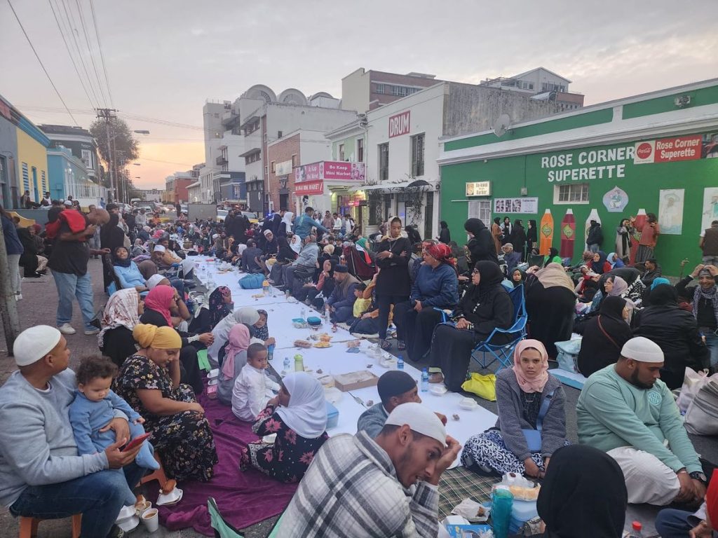 Mass Iftaar (breaking of the fast) is always special in the Bo Kaap, Cape Town. Pics by @altaafkazi #bokaap #capetown #ramadaan #iftaar #massiftaar