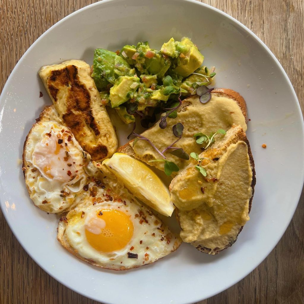 Crispy Eggs with Chilli and Humus on toast @doppiozerosa Greenside. Sublime Shout ️#breakfast #breakfastideas #doppiozero #eggs