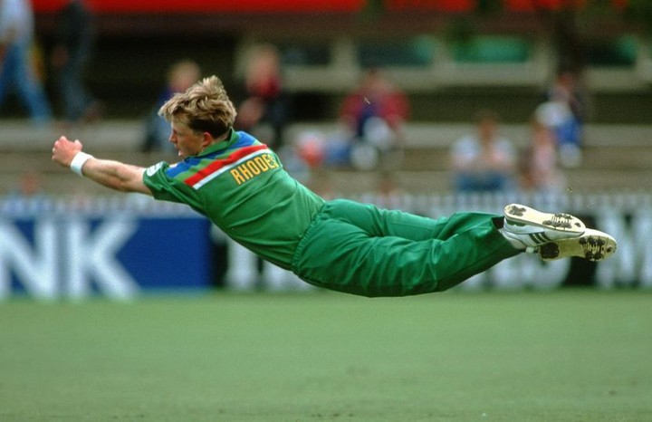 "And theirs Jonty Rhodes. That was a blinder". The iconic image that made litys sharpen up their fielding and field at point. Its also our Jontys birthday. What memories do you have of this pic @jontyrhodes8