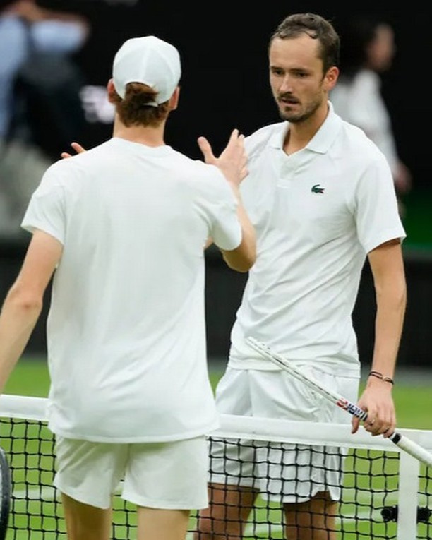 The first set of Quarter Finals saw Sinner suffer a shock loss to Medvedev. Credit to the Russian though, He plays a good game. Sinner cited Fatigue as one of his setbacks but Medvedev now takes on Alcaraz who stepped up a gear after losing the first set vs Tommy Paul. In the Womens side Lulu Sunsstreak came to an end against Donna Vekic and Poalini advanced. Lets see what tomorow holds#wimbledon #sw19 #alcarazvspaul #sinnervsmedvedev #jasminepoalini #lulusun