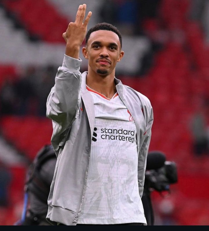 Its been a difficult and sad weekend. Anyways Liverpool 3 Man Utd 0. I watched the highlights. Warrapened Keegan. Waarepened#abusvsalis #liverpool #liverpoolvsmanutd #oldtrafford