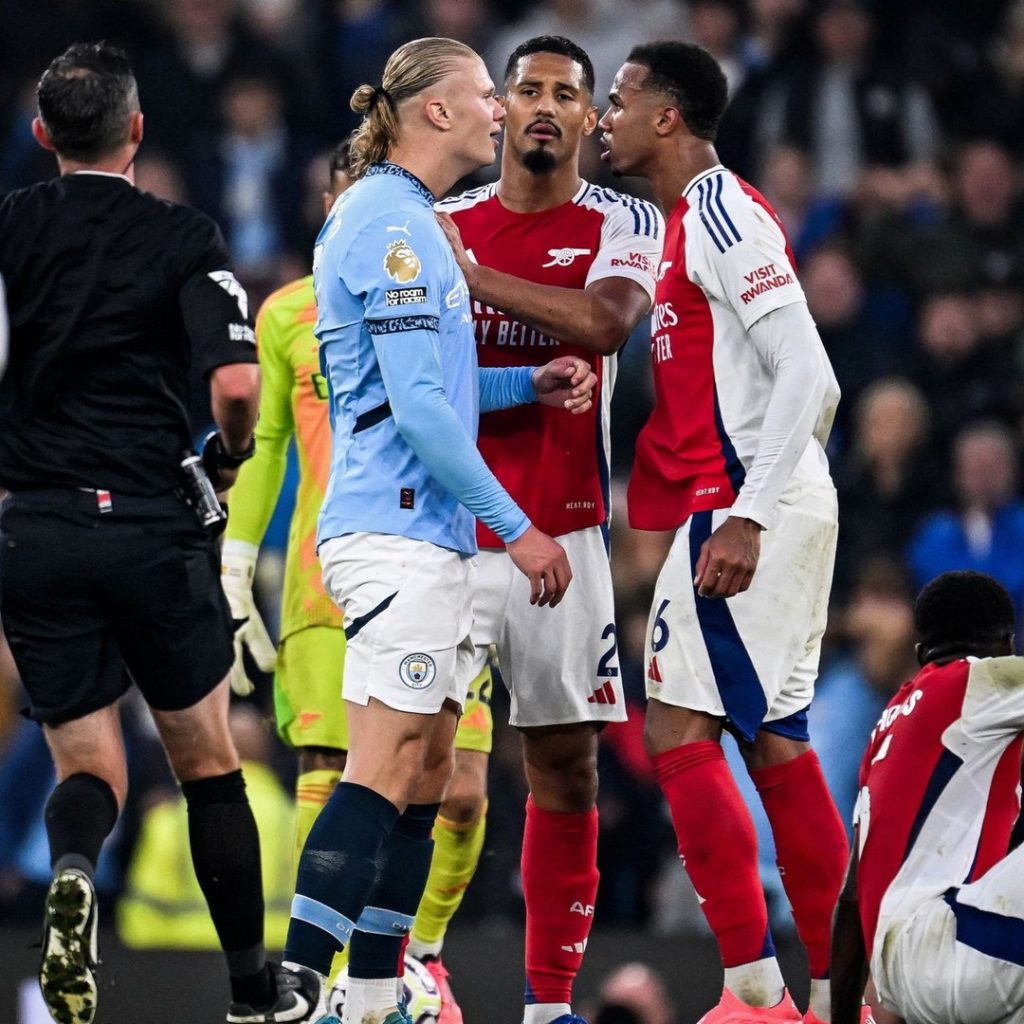 Citeh 2 Arsenal 2. Citeh steal the draw at the End. Top Game. Fast paced and 4th Official was like a bouncer. Stones clinches the equaliser at the death. Gotta Feel for Arsenal but thats the way it goes