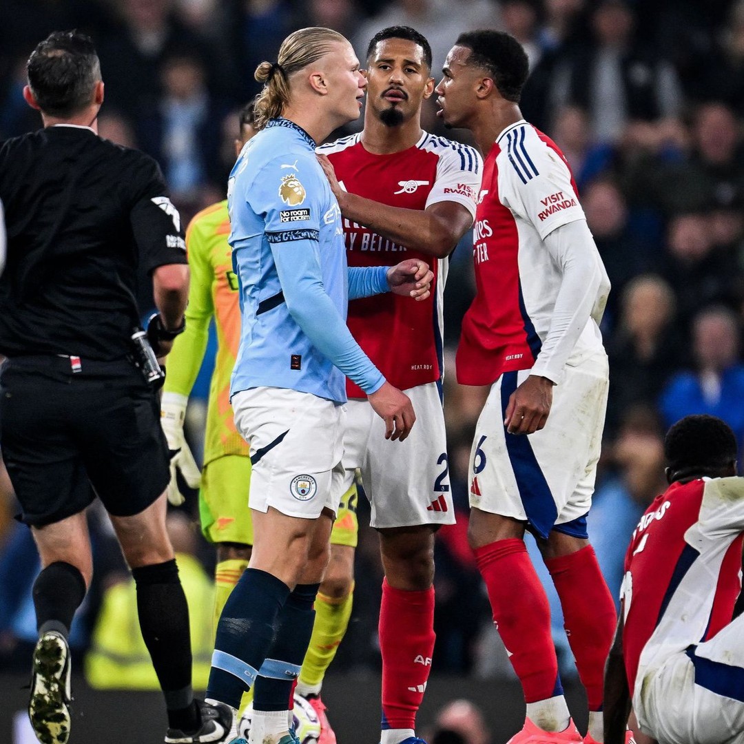 Citeh 2 Arsenal 2. Citeh steal the draw at the End. Top Game. Fast paced and 4th Official was like a bouncer. Stones clinches the equaliser at the death. Gotta Feel for Arsenal but thats the way it goes