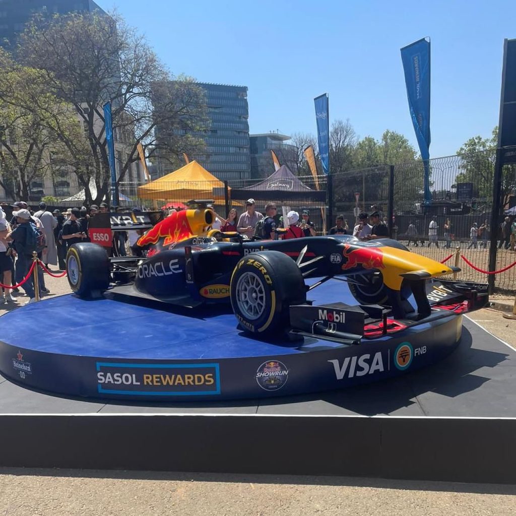 Lots of people enjoyed the Red Bull run in Sandton Yesterday. Our owes  on the scene was @eyahmed and @ihsaanahmed4582 @redbullza Were you there. How was it? #redbullracing #redbull #redbullrunsandton #f1 #formula1