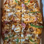 When In Lenz I always visit @kraftedkrust_za Chipanaise pizza at Krafted Krust in Lenasia. Steak strips with oven baked french fries, peri whip, green peppers and crispy thin pepperoni #halaal#pizza #pizzalovers #gourmetpizza #kraftedkrust #lenasia #halaaljhb #steak pizza