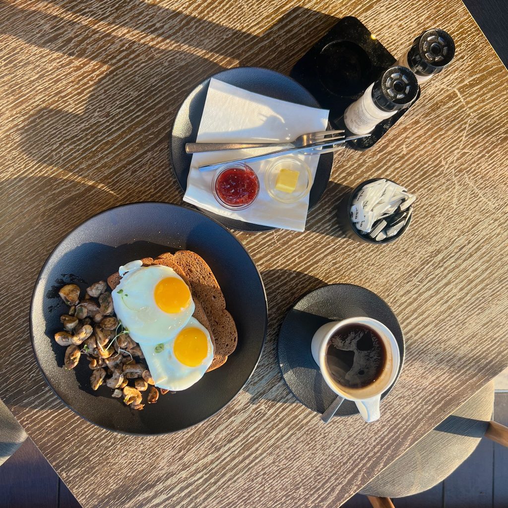 Breakfast to start the day @muggandbean_killarney #halaal #breakfast #breakfastideas #eggs #earlymornings #muggandbean #killarney #halaalmuggandbean