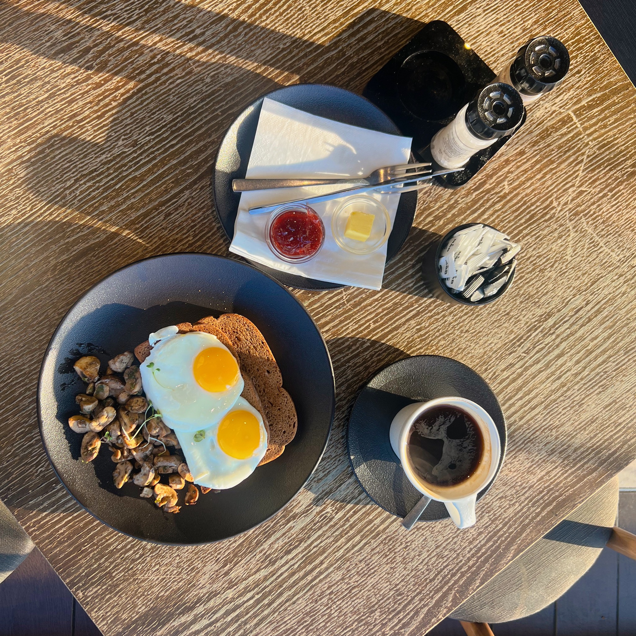 Breakfast to start the day @muggandbean_killarney #halaal #breakfast #breakfastideas #eggs #earlymornings #muggandbean #killarney #halaalmuggandbean