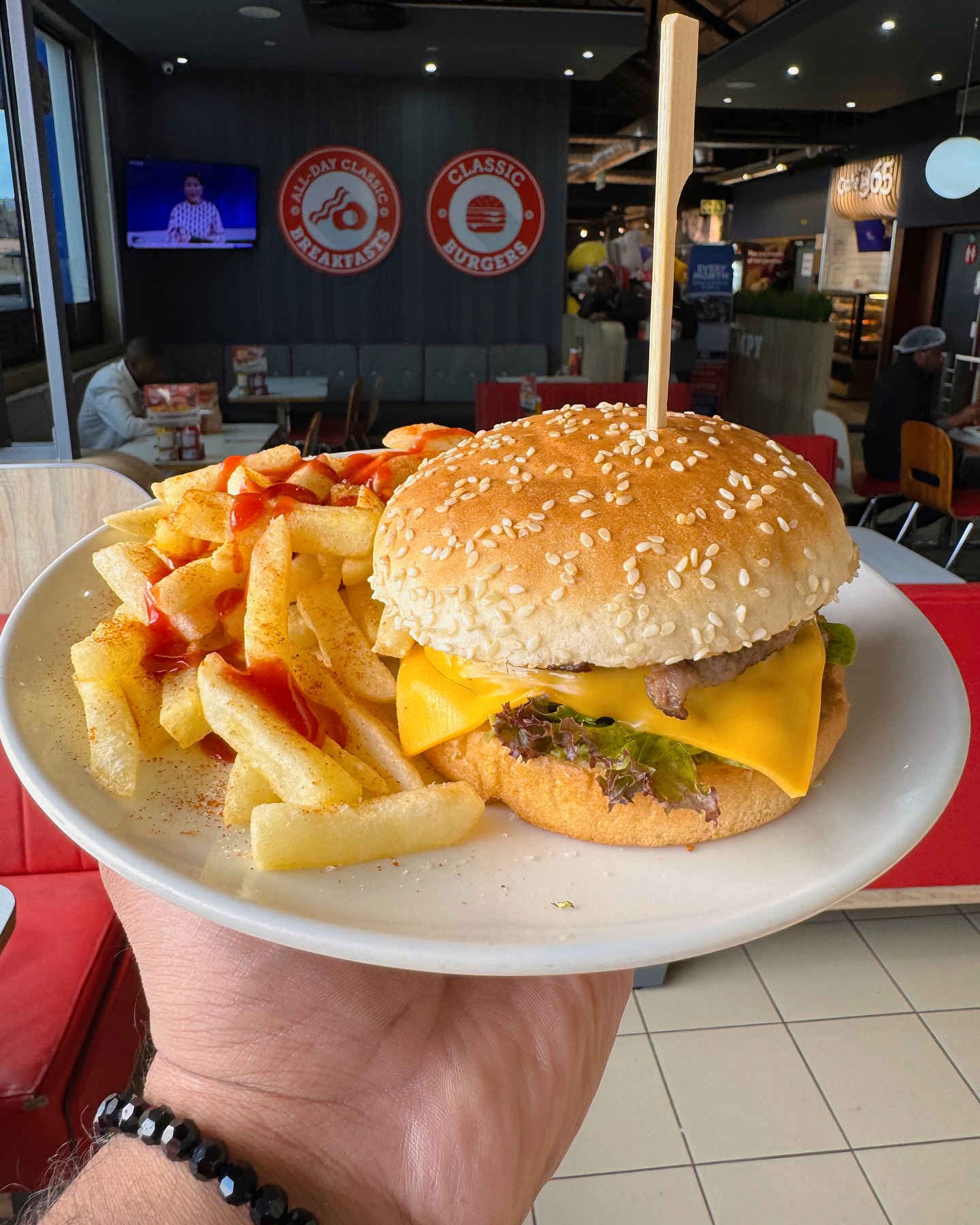 Felt for a Wimpy Double Cheeseburger yesterday and I was in the area. Wimpy Fairlands at Engen One Stop is now Halaal. #JustSaying