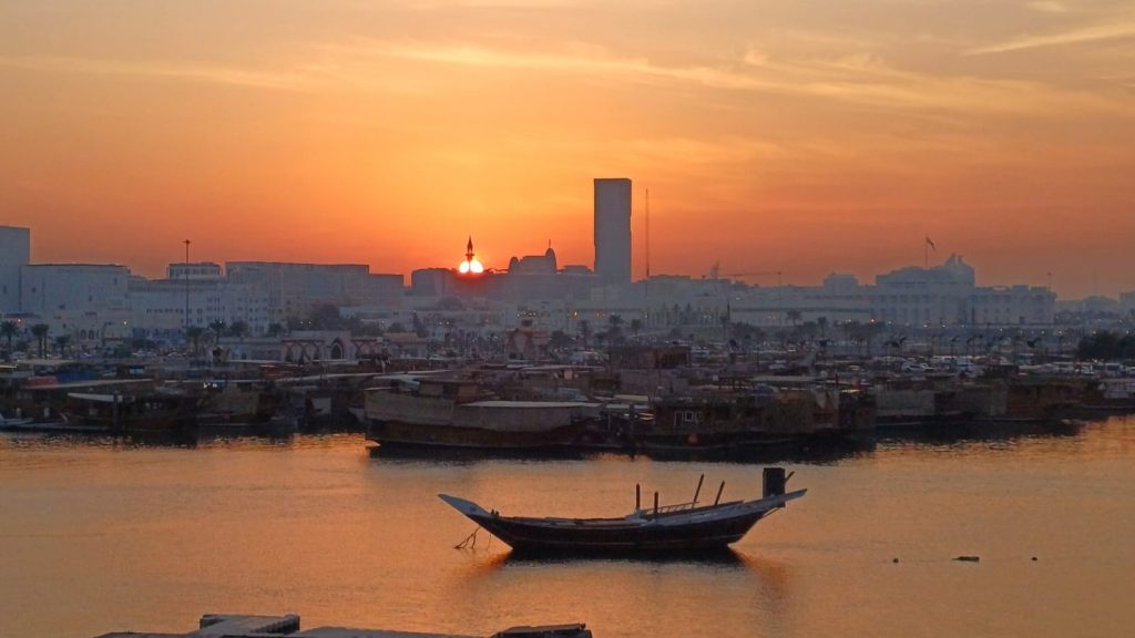 🇶🇦 Sunset at Doha Corniche ️#travel #qatar #sublimetravel #sunsets #qatarsunset #dohasunset #travelpics #sunsetlovers #dohalife #instatravel