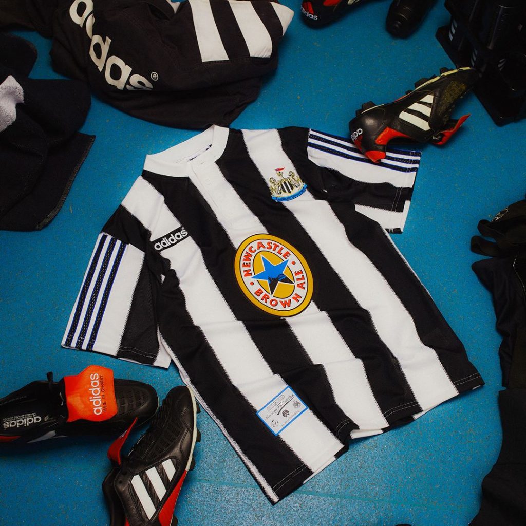 The Classic Newcastle kit was released. I jad this Kit when Keegan and his team were 9 points clear. Wore it with a Ginola hairstyle too. Unfortunately Keegan and them bottled it. Top Kit nevertherless.#newcastle #adidas #classickits #tyneside #toons #toonarmy #sanitjamespark #newcastlefans #retrokits