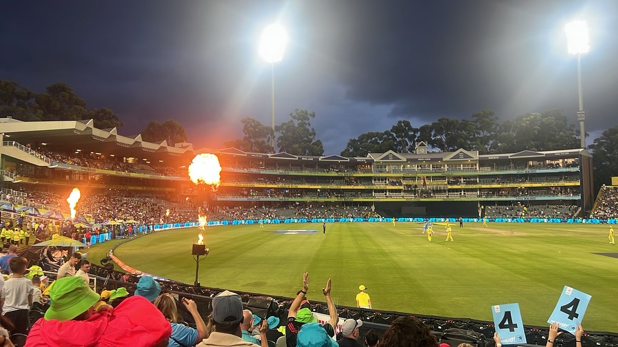 Nothing like an evening at the Bullring. JHB Superkings vs Pretoria Capitals 📸: @zainab.talia @fatimahtaliah #satwenty #t20 #cricket #wanderers #jhbsuperkings #ptacapitals #jhbsuperkingsvspretoriacapitals