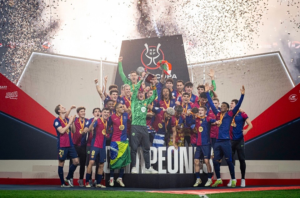 I enjoyed watching the Spanish Super Cup last night. Barcelona beating Madrid 5-2. Shot SABC for showing the match and Sublime Commentary . Top goals in the game. Well done Barsa#elclassico #barcelona #realmadrid #champions #barcelonachampions #spanishsupercup