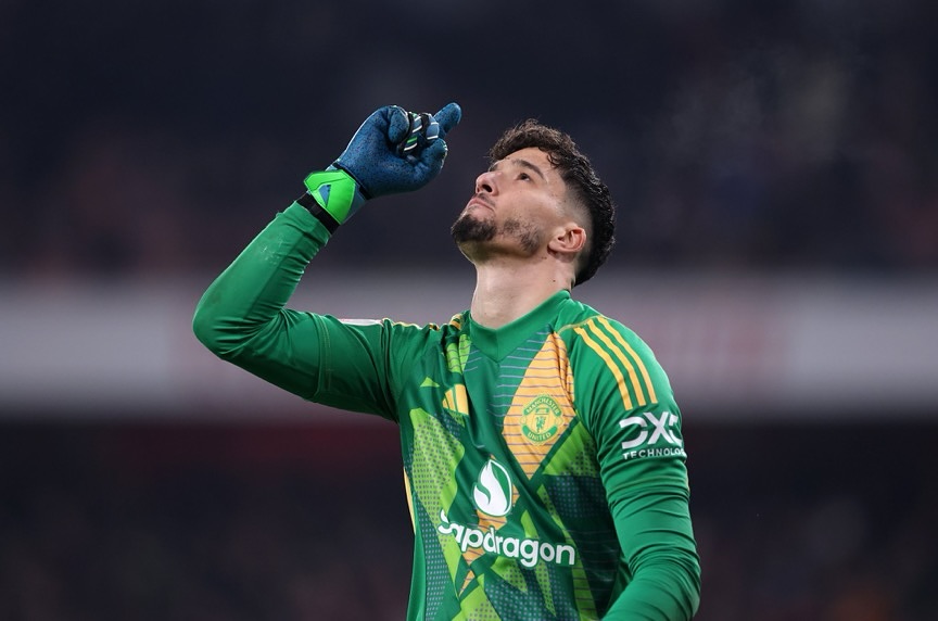 “Battery Flat Talk Quick. That’s what I told my toppie and then My battery died”. I see the MANCs won. They beat the Gunners on purpose penalties with 10 Men