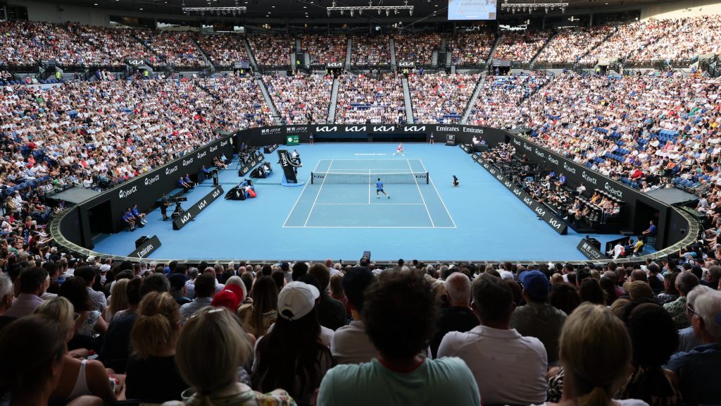 Whats happening in the Oz Open 2024. Ive been enjoying it. Some new litys emerging. The links of Joa Fonseca and Learner Tien are staking a claim. Most of the big names still there. Alcaraz and Djokovis still set to meet in quarter final. The Serb is currently on course. Zverev, Sinner still there. Coco Gauff there, Swiatek still there. We head into the second week. Will be superb#auzopen #ozopen #austrailianopen2025 #tennis #alcarazvsdjokovic #melbourne #grandlsam