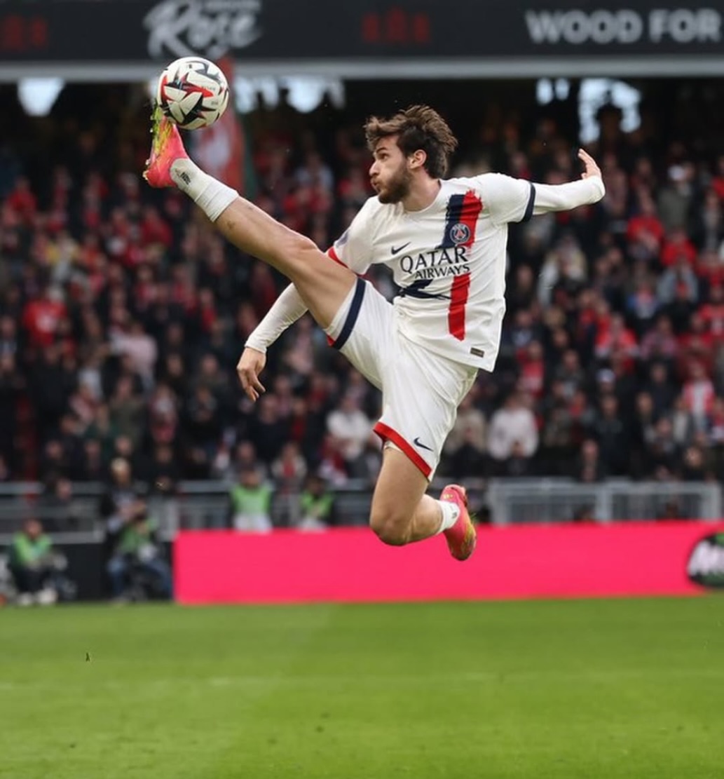 This first touch of  @kvara7 in that Champions League game .Simply Sublime. Makes our Instagram pic of the day