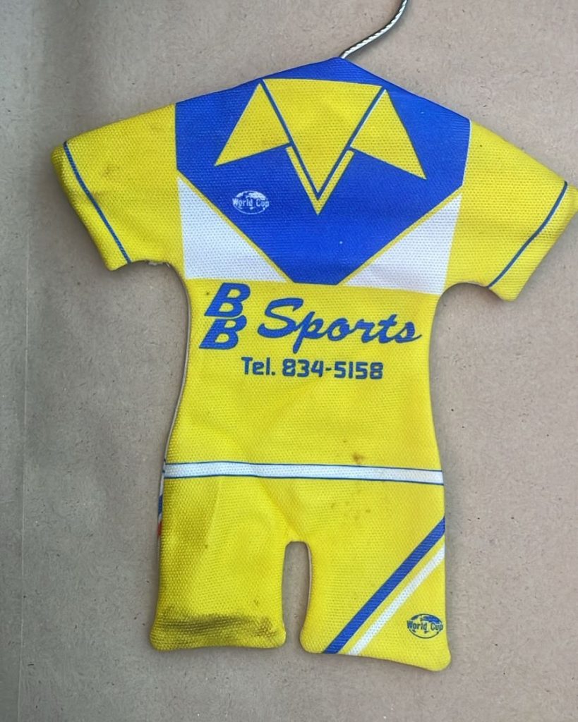 This was a mini mi of the Lesco kit.Back in the Day with UBG. Used to go with my Oom Uncle Ismail Kola to BB Sports and go check the design of the kit of Big Lesco and then tell the oom to make one for our Lity team. BB sports was a special and Legendary place for Football. Do you Agree?
