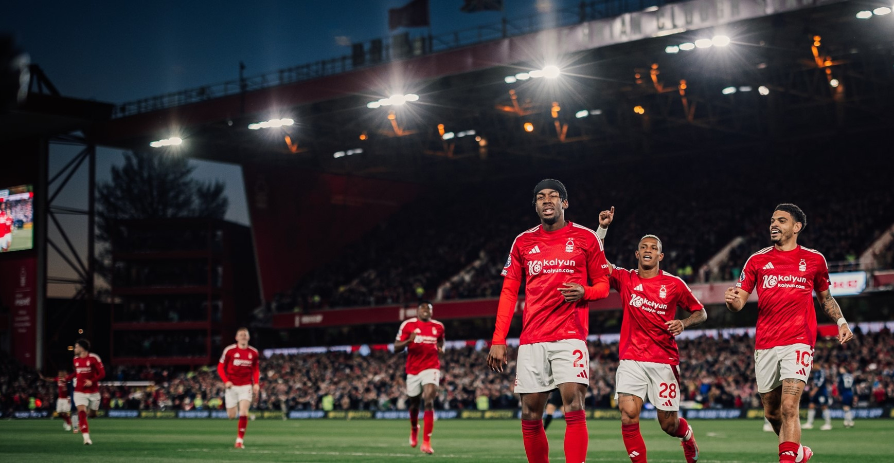 MANCS are Not TOKKING today. Forest 1 Man Utd 0. In other results Arsenal beat Fullham 2-1#nottsforestvsmanutd