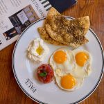 CEUf Mediterraneen breakfast at @paulbakerysa Melrose Arch. Had it with sunnyside eggs instead of poached, labneh cheese, tomato and onion mix and zatar flat bread