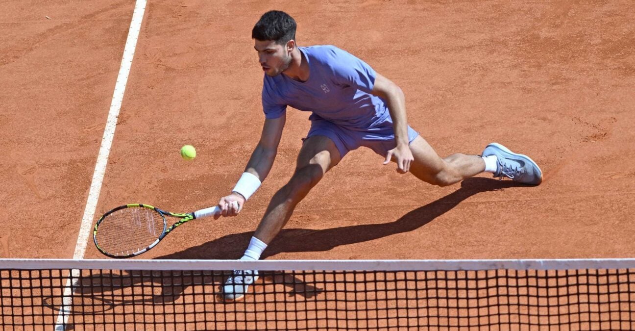 Alcaraz beat Arthur Fills in the Monte Carlo Masters quarter finals and now faces Fokina in the semis. Alcaraz came from aset down to win the tie 4-6 7-5 6-3. Dimitrov suffered a shock 6-0 6-0 loss to De Minaur. Hel face Musetti who disposed of Tsitsipas#atpmasters #atpmasters1000 #montecarlo #montecarlomasters #alcaraz
