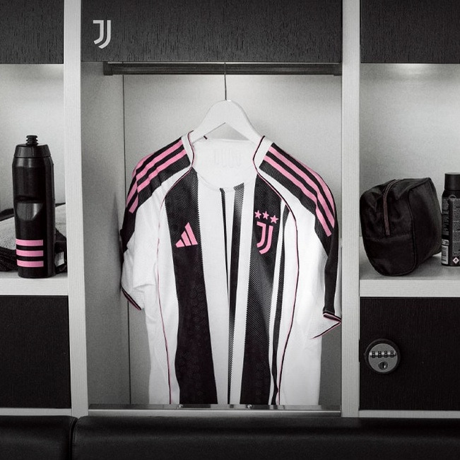 Adidas and Juventus drop the New Juve Home strip 2025/26. I love it. My colors. Looking forward to getting it. Forza Juve#juve #juventus #forzajuve #juventushomejersey #newjuventushomejersey #adidas