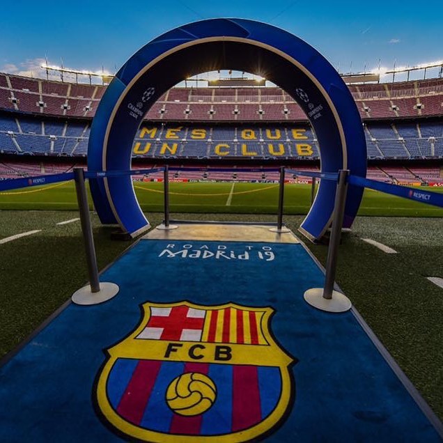 Calm before the Storm. Mussseeeve night at the Camp Nou. How are the lads from the KOP feeling?#barcelona #liverpool #barcelonavsliverpool #uefachampionsleague #barcelonafans #liverpoolfans #kop #lfc #ynwa #musseeve #calmbeforerthestorm