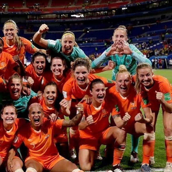 It’s the Dutch vs USA in the Women’s World Cup. Will put it down Sunday. I want the Dutch to win. The Oranje Army are special. The support,The bands,The sea of Orange